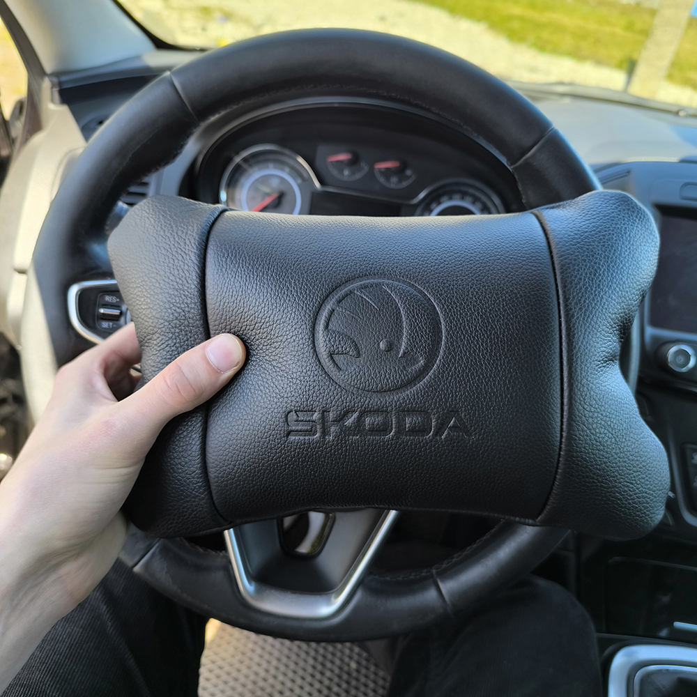 Набір авто подушок Skoda з натуральної шкіри + брелок, Автоподушка на підголовник - Зображення 3