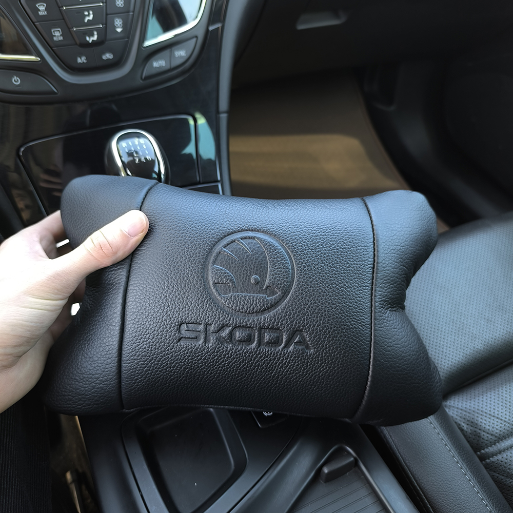 Набір авто подушок Skoda з натуральної шкіри + брелок, Автоподушка на підголовник - Зображення 4