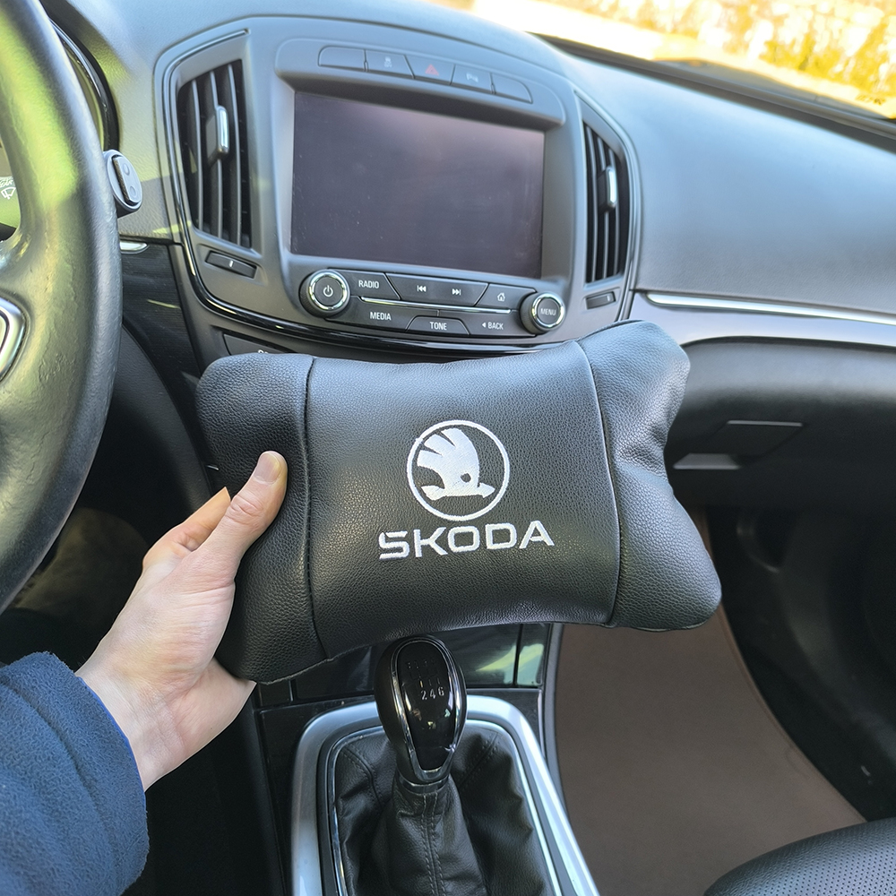 Автомобільні подушки 2 шт на підголівник Skoda / Шкода, з натуральної шкіри, стильний аксесуар для вашого авто