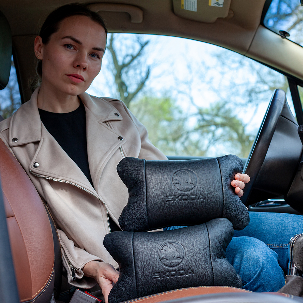 Набір авто подушок Skoda з натуральної шкіри + брелок, Автоподушка на підголовник - Зображення 7